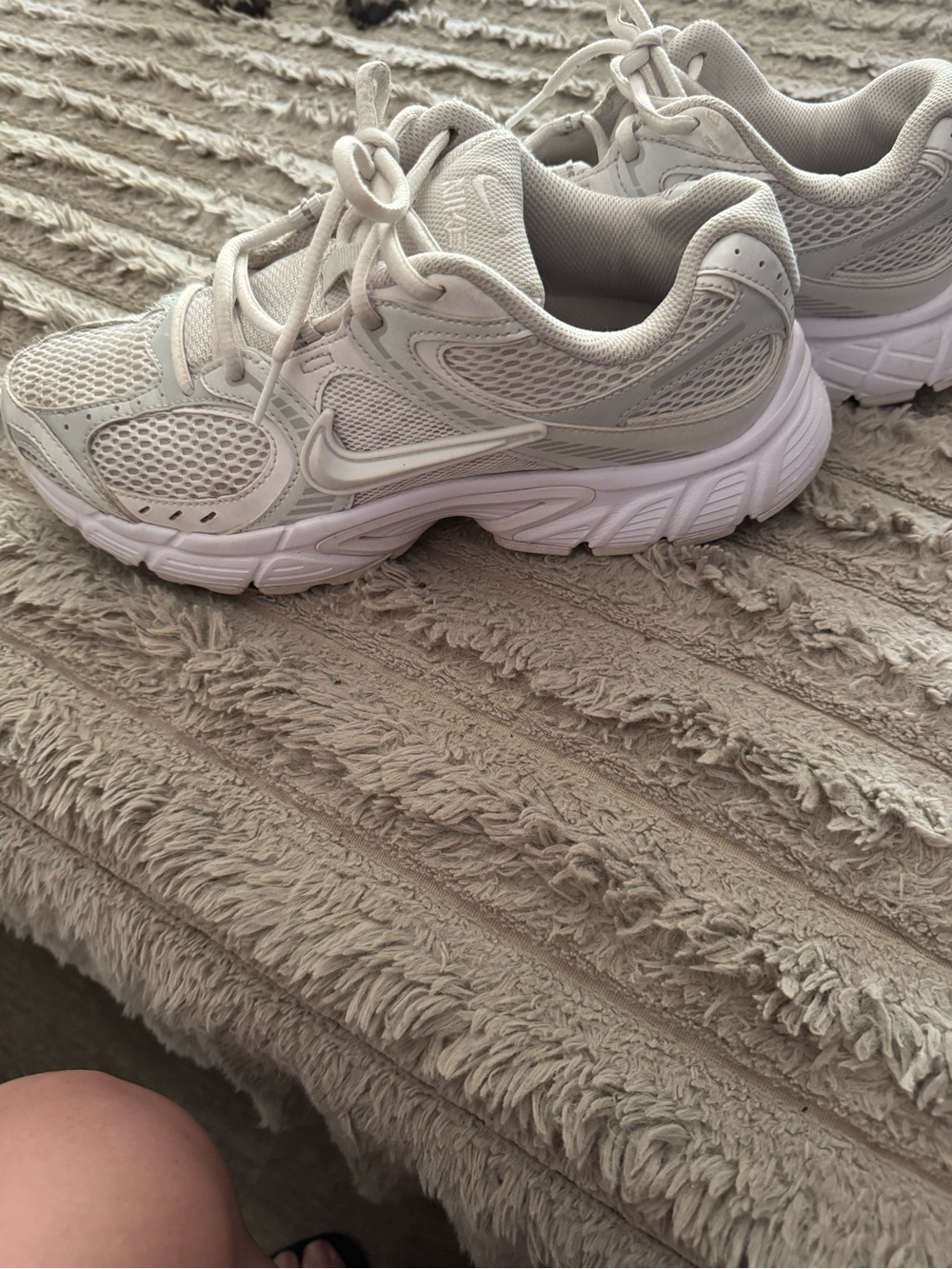 Nike Women's Light Gray and White Athletic Sneakers